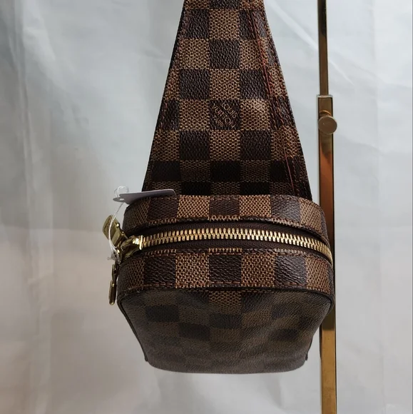 LOUIS VUITTON
Damier Ebene Geronimos - Picture 7 of 11